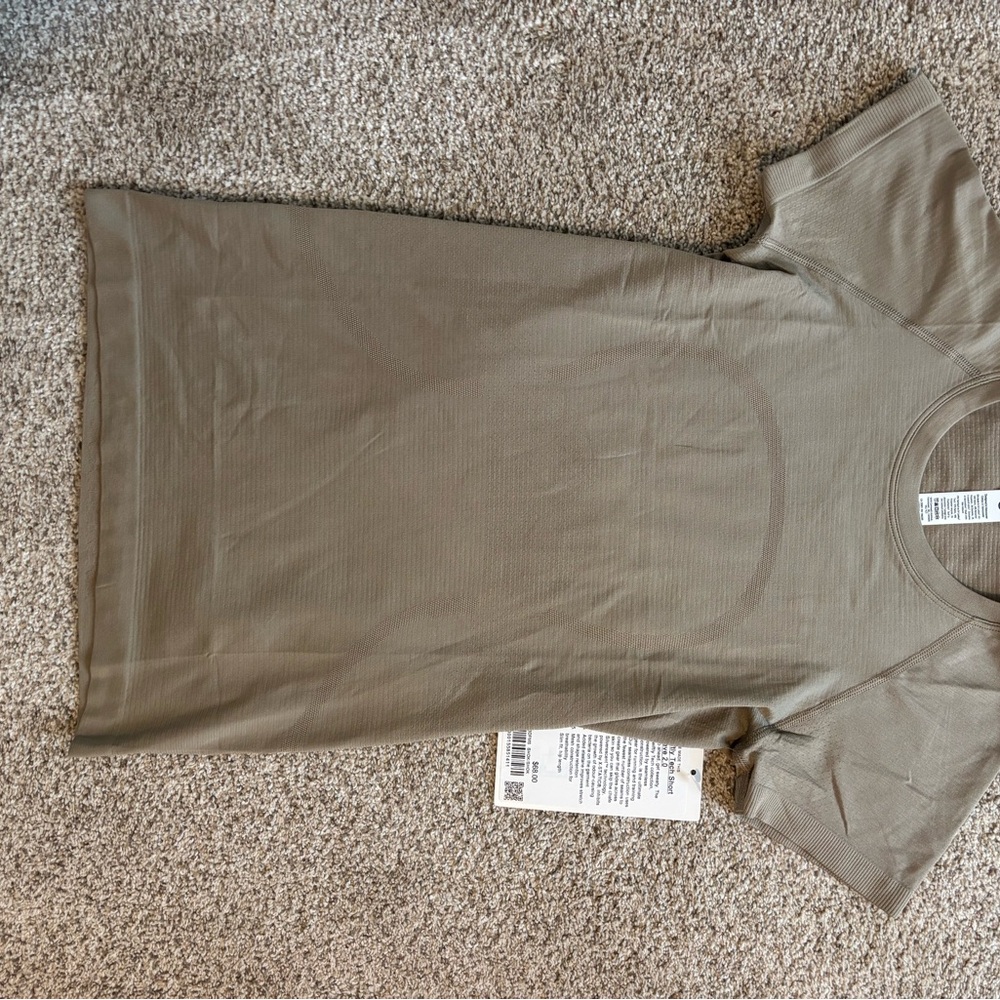 lululemon athletica swiftly Short Sleeve Tee in Olive/Tan size 4 NWT